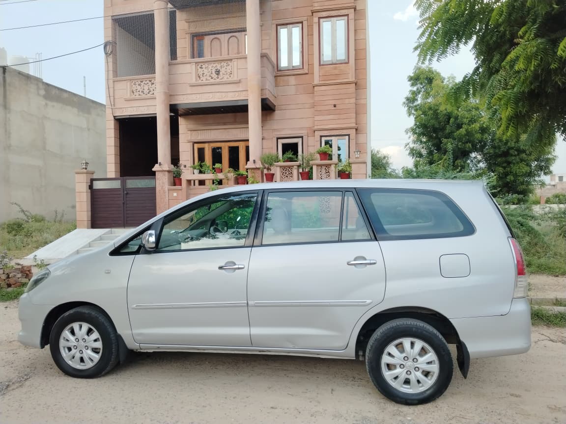 Toyota Innova(2009-2012) 2.5 V 7 Str